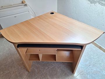 Scrivania angolare per computer