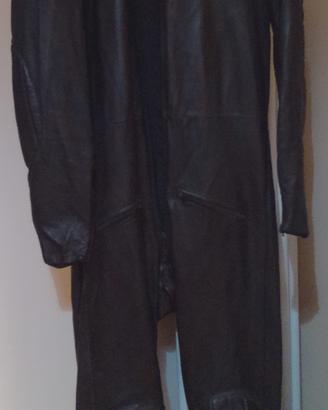 tuta in pelle e stivali anni 70 