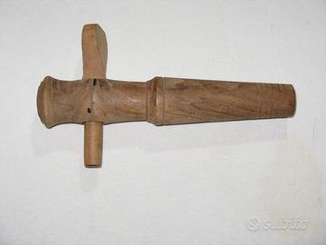 vecchia spina o rubinetto vino per botte