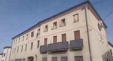 Immobile in asta di 151 m² con 5 locali e box auto