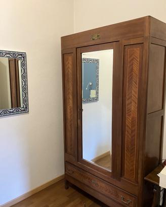 Armadio Liberty primi '900 in noce con specchio or
