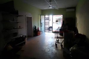 Locale comm. + 200 mq. di Area edificabile -Olmedo