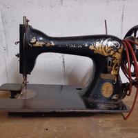 Tre macchine da cucire da arredamento/vetrina
