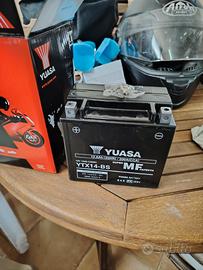 Batteria moto YUSA YTX14