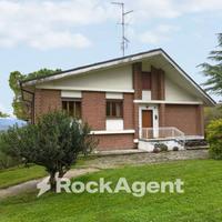 VILLA BIFAMILIARE CON GIARDINO