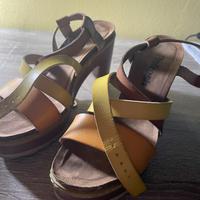 Sandali gialli con tacco