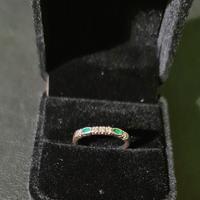 anello oro rodiato 18kt 5 diamanti 2 smeraldi