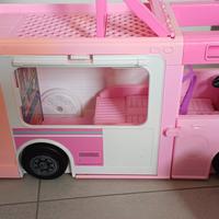 Camper Barbie 3-in-1 DreamCamper con accessori