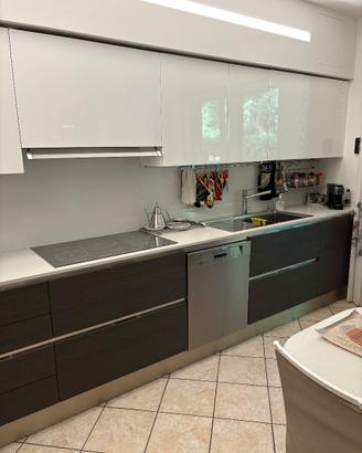 Cucina moderna VENETA CUCINE angolo più penisola
