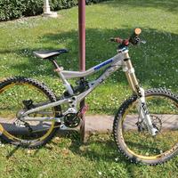 bici Mongoose Boot'r Downhill M