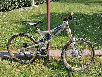 bici Mongoose Boot'r Downhill M