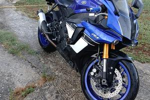yamaha R1
