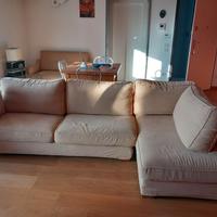 divano giallo pastello