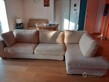 divano giallo pastello