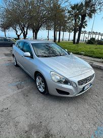 Volvo V60 D3 Momentum - 2011