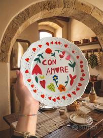 Piatto in ceramica decorato a mano “Con amore”