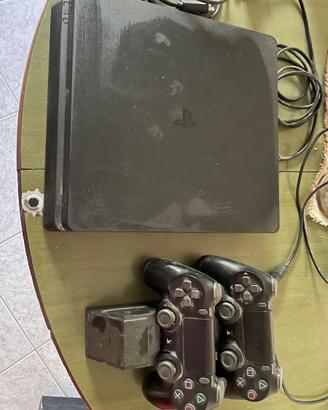 Ps4 slim 1TB + 2 controller