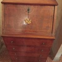 Mobile con annessa macchina x cucire Necchi