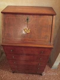 Mobile con annessa macchina x cucire Necchi