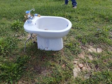  sanitari bagno di vario tipo usati 