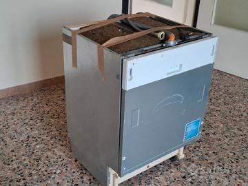 Lavastoviglie Indesit DIF14B1