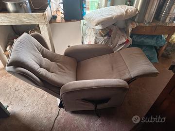 Poltrona spostabile per anziani