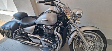 triumph thunderbird  1600
