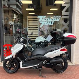 Yamaha X-Max 250 Parabrezza sportivo, bauletto in 