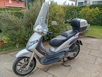 Piaggio Beverly 200