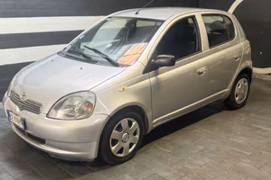 Toyota Yaris 1.3i 16V cat 5 porte Sol