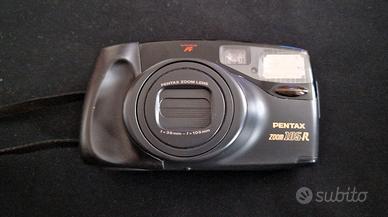 Fotocamera Pentax Zoom 105 R con custodia