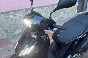 Scooter Peugeot Tweet 125