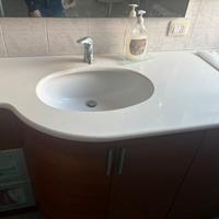 Mobioe bagno in granito e legno