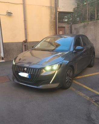Peugeut 208