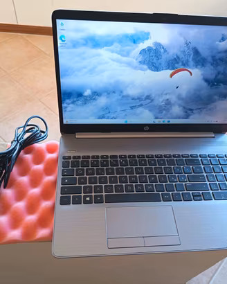 HP 250 15,6" FHD 8-core i5-10gen 16GB 256GB MVMe