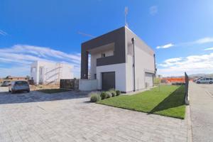 Villa di 164 m² con 5 locali e box auto doppio a V