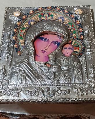 Icona sacra della madonna di kazan
