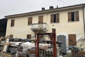 Immobile in asta di 300 m² con più di 5 locali a C