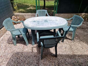Tavolo da giardino e 4 sedie