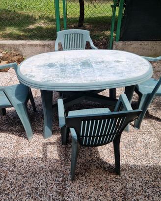 Tavolo da giardino e 4 sedie