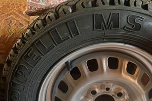 Cerchi panda con gomma pirelli nuova