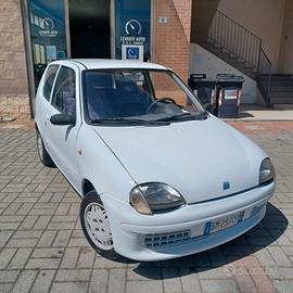 FIAT 600 BEN CONSERVATA TUTTO FUNZIONANTE
