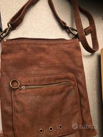 Borsa a tracolla scamosciata