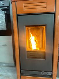 Stufa a pellet PIAZZETTA da 8,9Kw