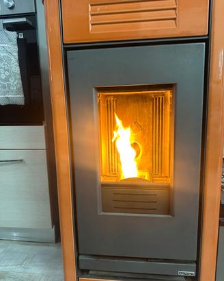 Stufa a pellet PIAZZETTA da 8,9Kw