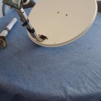 Parabola satellitare con convertitore LBN a 2 vie