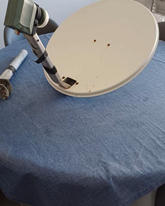 Parabola satellitare con convertitore LBN a 2 vie