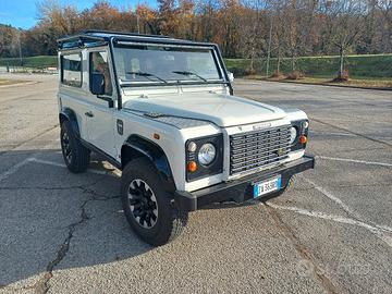 land rover defender 90