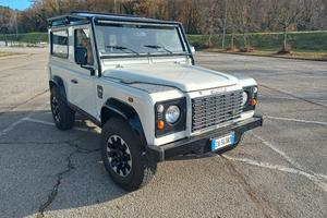 land rover defender 90