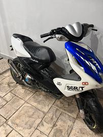 Yamaha aerox 50 cc (70) Prezzo poco trattabile